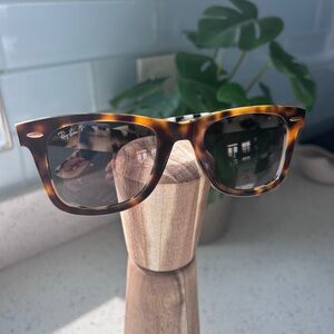 Ray-Ban polarized two-tone tortoise sunglasses. RB 2140.